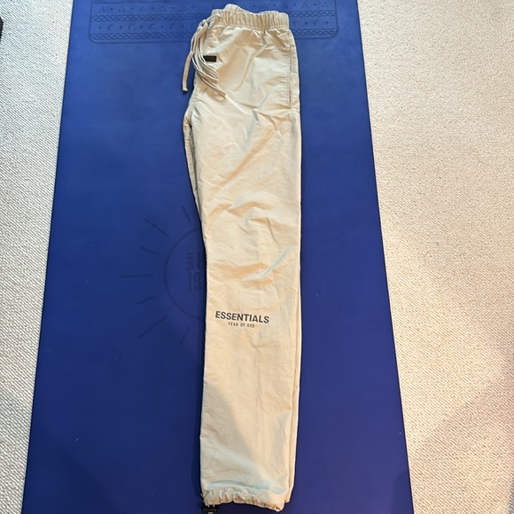 Fear of God women pants, light green.XXS for unisex. Appr. Size 2-4 women - Picture 3 of 3